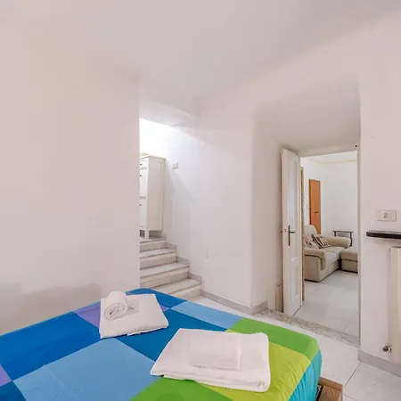 Guesthost - Getaway! Mm Principe Roomy Flat Genua